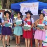 MUJERES ADOLESCENTES INDIGENAS SOCIALIZANDO PROPUESTAS PARA REVERTIR LAS VIOLENCIAS HACIA LAS MUJERES, EN EL MUNICIPIO DE VILLA ANZALDO, COCHABAMBA- BOLIVIA